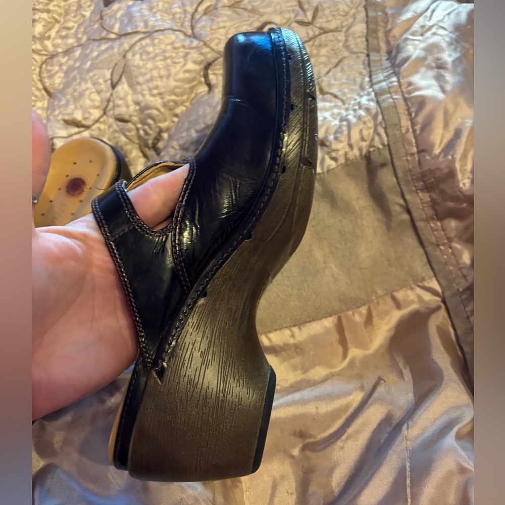 Clark’s Structured Clogs in dark wine - Picture 12 of 15